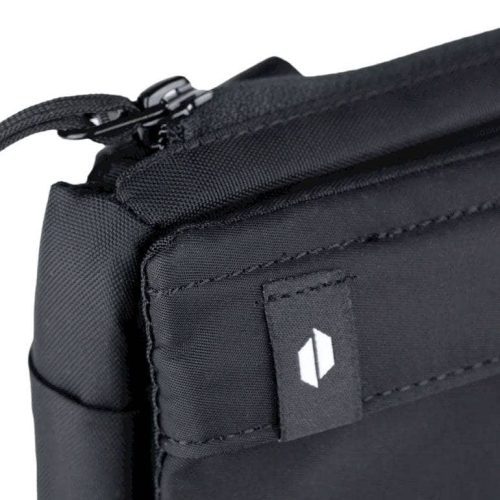 Proxy travel case black detail