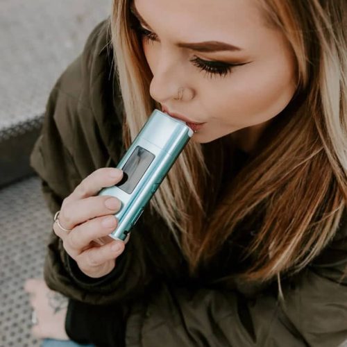 XLUX Roffu Vaporizer Air blue size in hand use