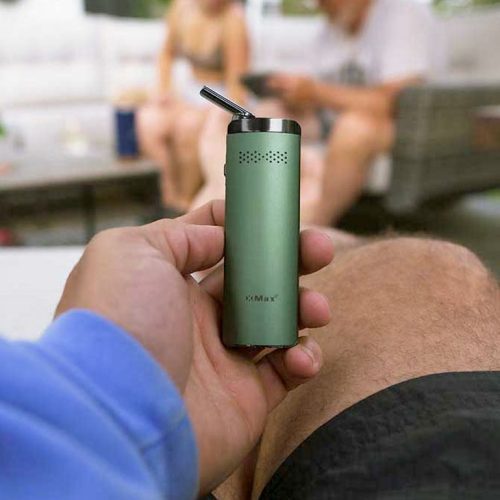 xmax starry 4.0 vaporizer size in hand